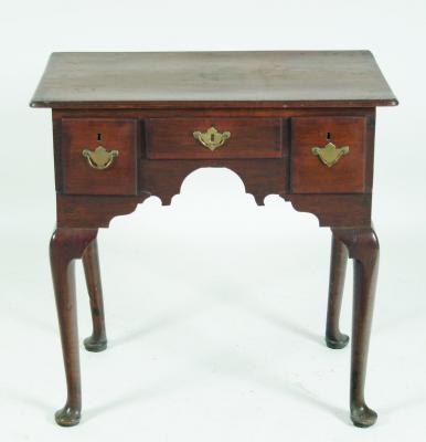 Appraisal: AN OAK LOWBOY th century with mahogany crossbanding moulded edged