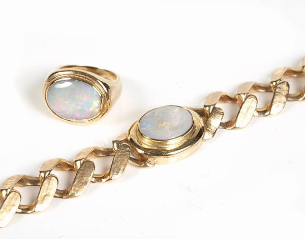 Appraisal: An opal and k gold link bracelet with a matching