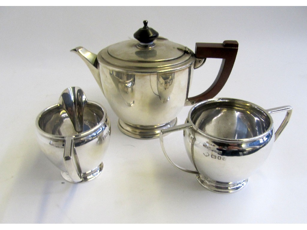 Appraisal: A lot comprising a silver teapot and a silver sugar