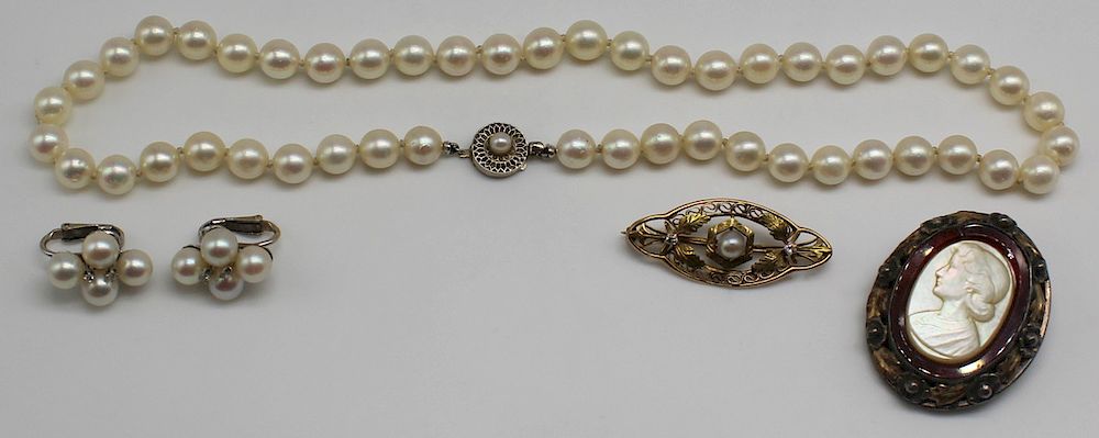 Appraisal: JEWELRY Assorted Vintage Jewelry Grouping Includes a single strand of