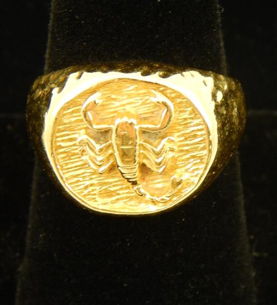 Appraisal: JEWELRY Signet ring K yellow gold scorpion in relief marked