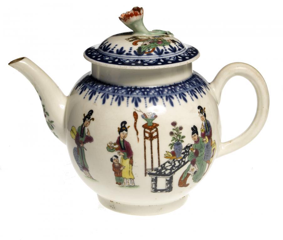 Appraisal: A FIRST PERIOD WORCESTER TEAPOT AND COVER transfer printed in