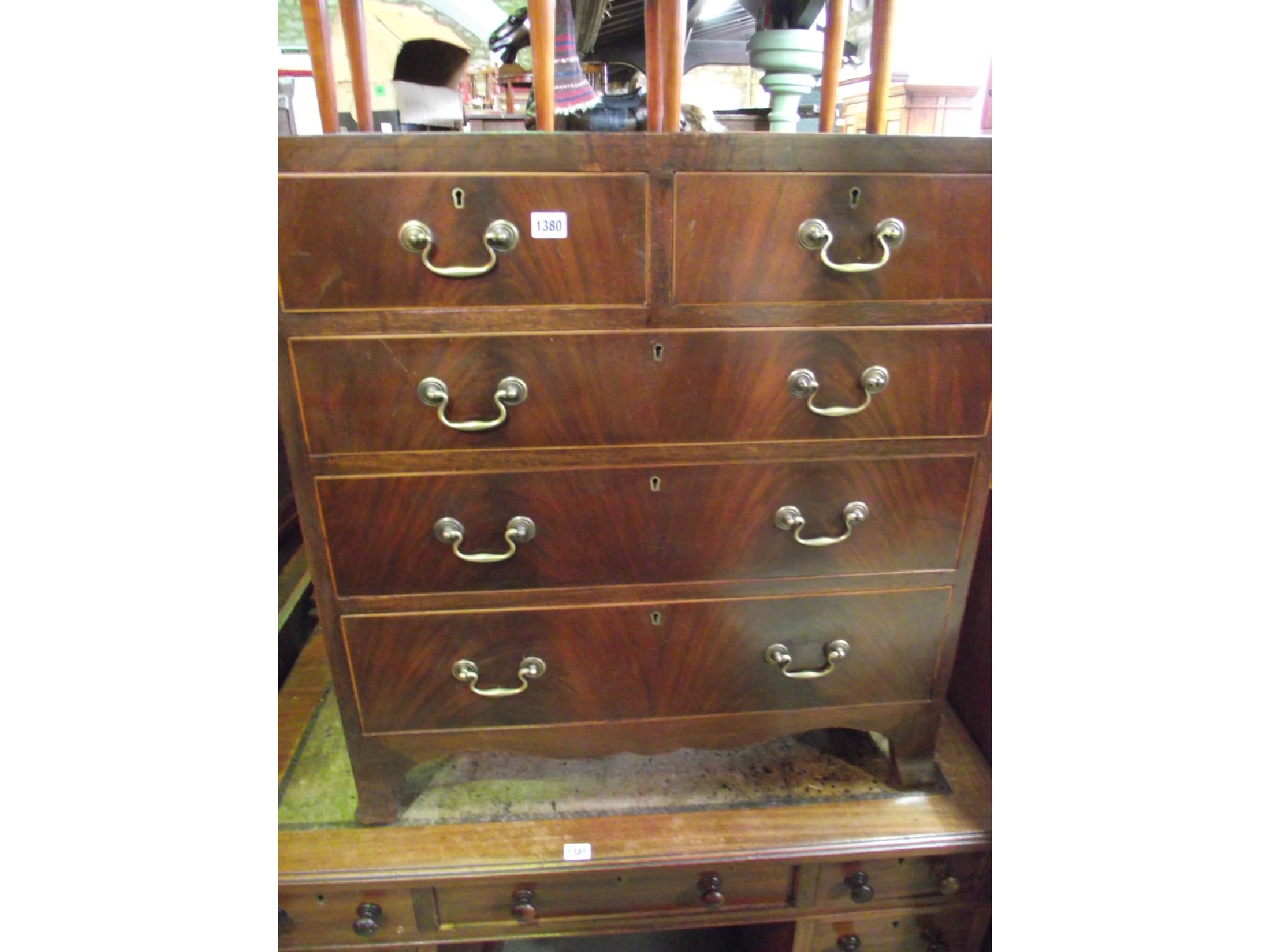 Appraisal: A good quality Georgian style mahogany caddy top bedroom chest