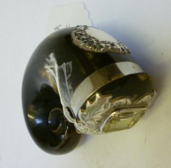 Appraisal: A VICTORIAN HORN SNUFF MULL the unmarked silver hinged cover