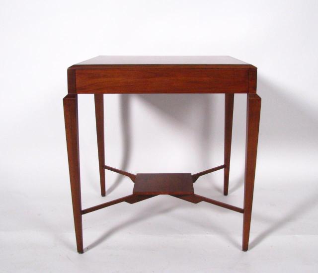 Appraisal: Heckman Grand Rapids period style end table with one drawer