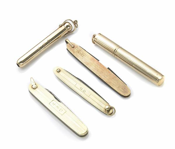 Appraisal: A collection of k gold gentleman's accessories including three pocketknives