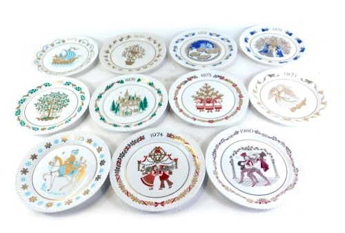 Appraisal: A set of Spode porcelain Christmas collector's plates comprising two