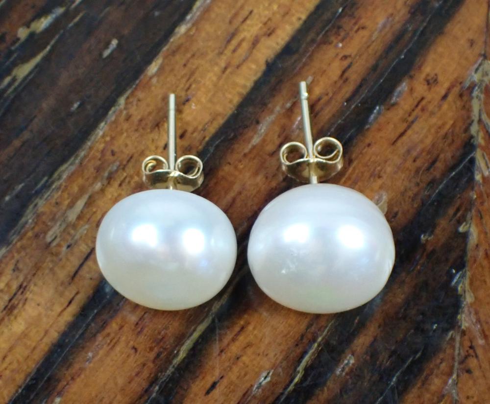 Appraisal: PAIR OF WHITE BUTTON PEARL EAR STUDS each k yellow