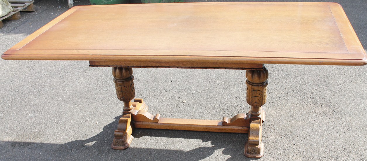 Appraisal: An early thC oak Jacobean style refectory dining table the