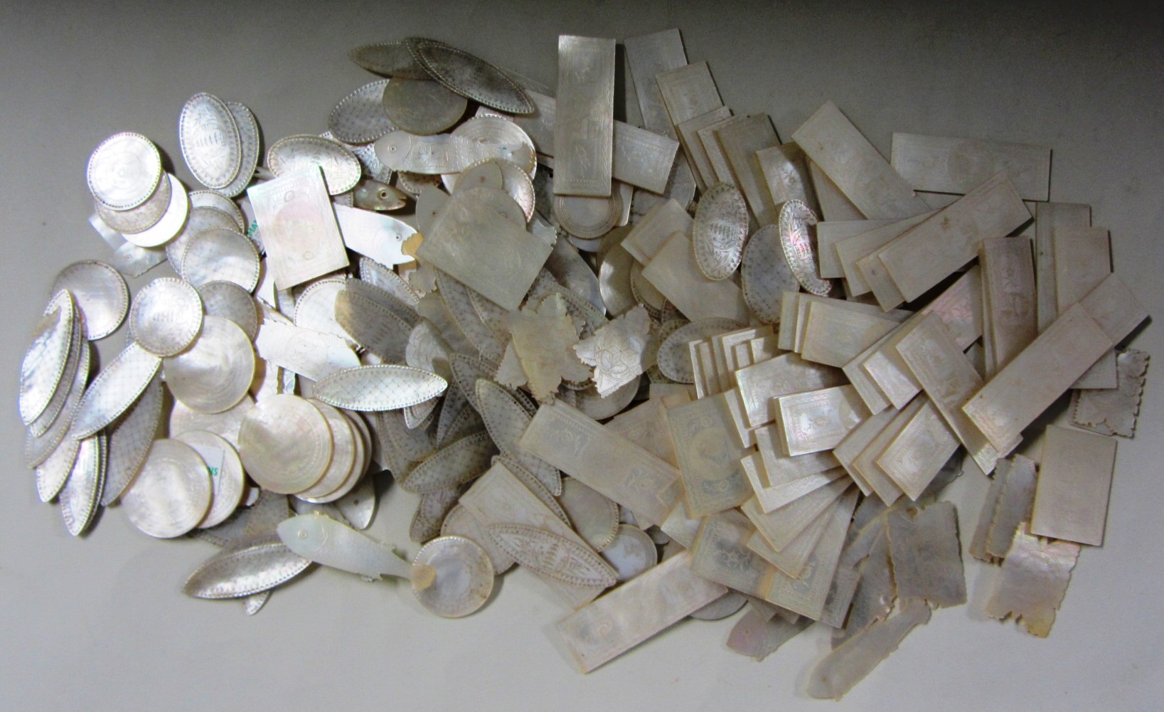 Appraisal: A large quantity of engraved Chinese mother-of-pearl gaming counters th