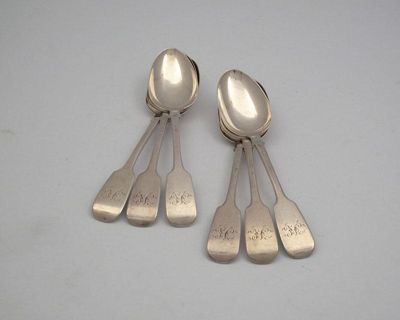 Appraisal: A set of six Victorian Fiddle pattern silver dessert spoons