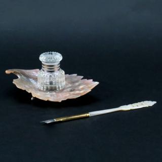 Appraisal: Vintage Sengbusch Mother of Pearl Inkwell and Dip Pen Vintage