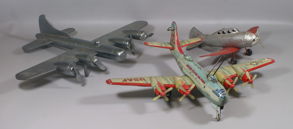 Appraisal: Airplanes to include a Japanese Tin Lithograph USAF Plane with