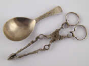 Appraisal: A Georgian silver caddy spoon with brightcut handle by Thomas