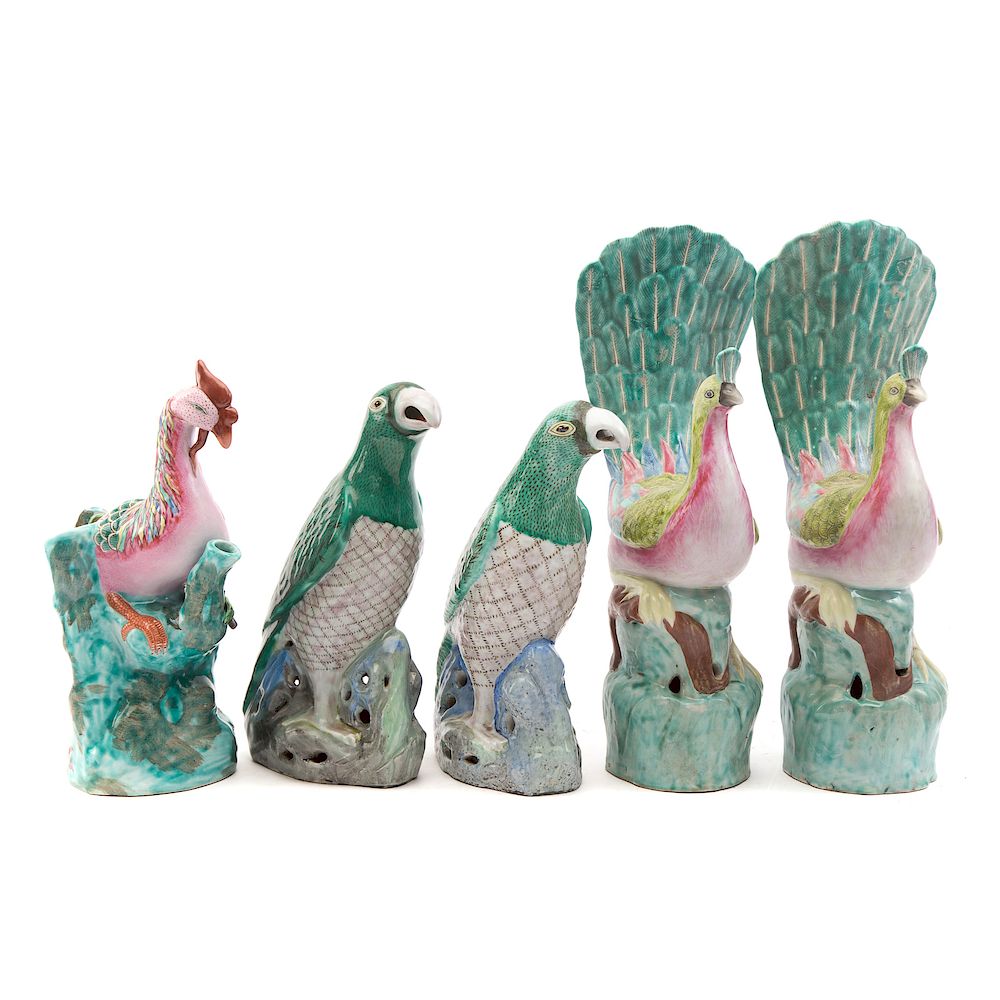 Appraisal: Five Chinese Export Porcelain Birds including pair of parrots perched