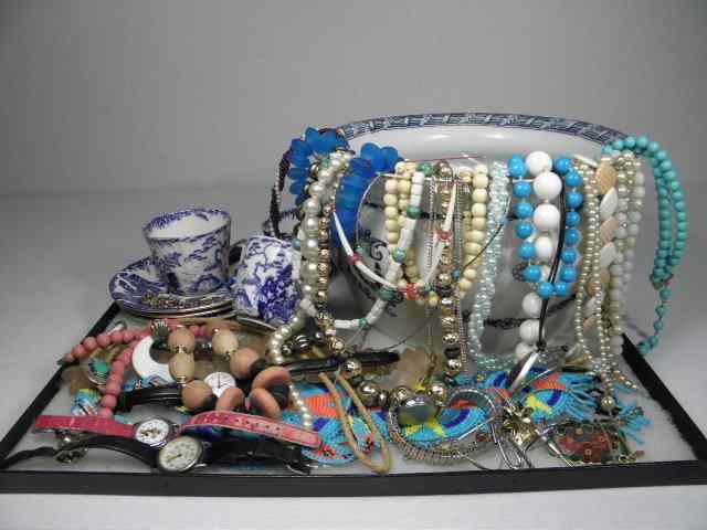 Appraisal: Lot of assorted ladies costume jewelry and more Includes a