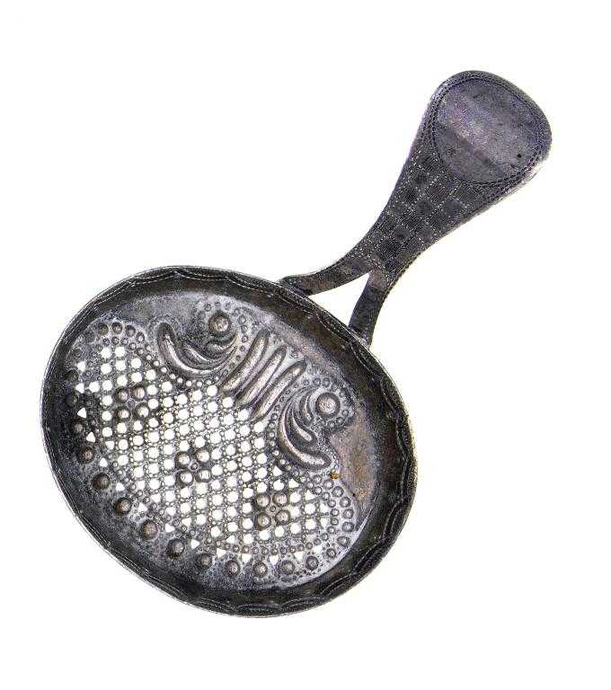 Appraisal: A GEORGE III SILVER BRIGHT CUT CADDY SPOON with die