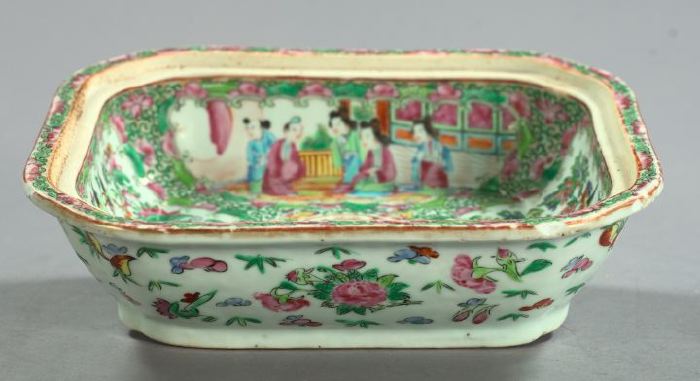 Appraisal: Chinese Export Rose Medallion Porcelain Vegetable Tureen second quarter th