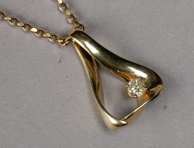 Appraisal: A CONTEMPORARY DIAMOND SET PENDANT in a twisted abstract form