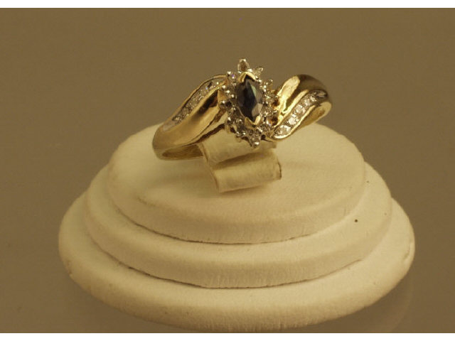 Appraisal: Nice ladies karat yellow gold ring set with approx carat