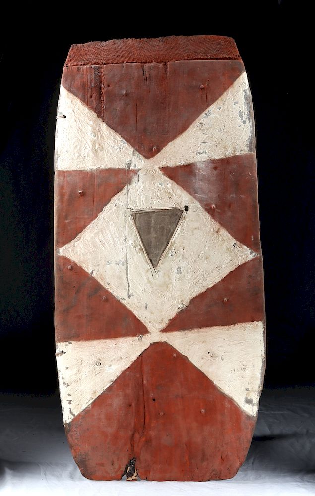 Appraisal: Early th C Papua New Guinea Maring Wood Shield Oceania