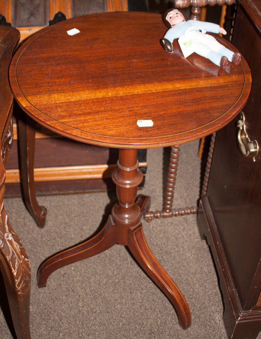 Appraisal: Walnut tilt-top table as is