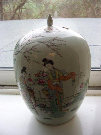 Appraisal: A Chinese th Century famille rose jar and cover decorated