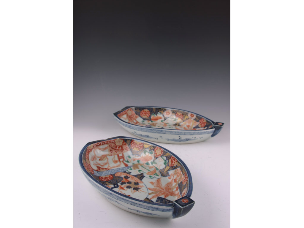 Appraisal: Pair of Japanese Imari Porcelain Open Boats th c Meiji