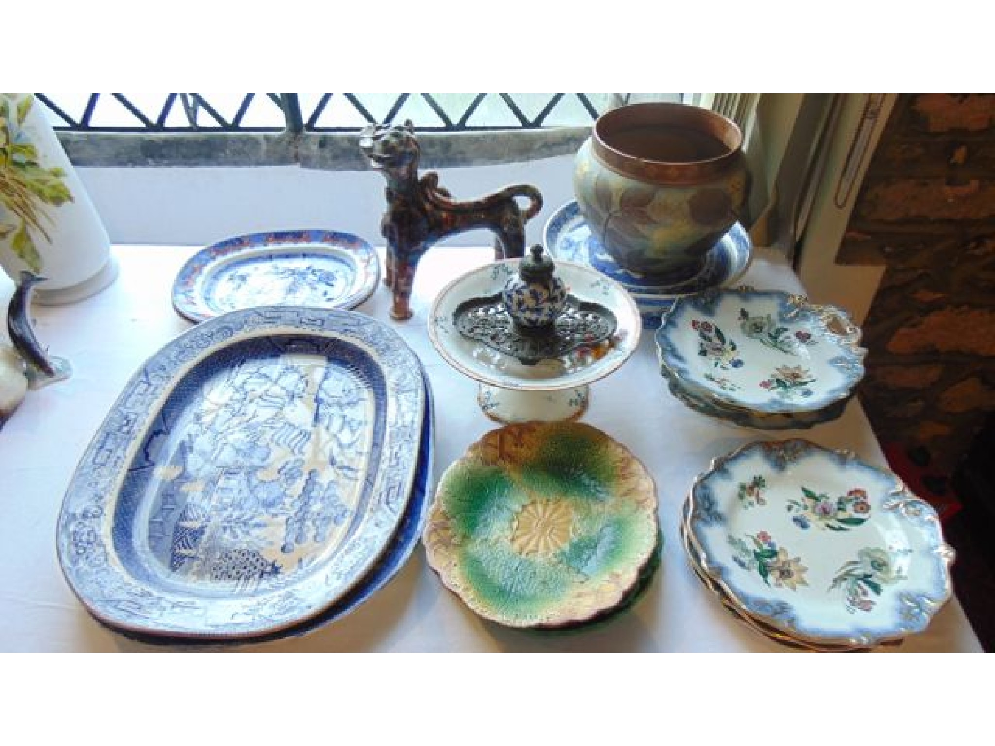 Appraisal: A collection of mainly th century ceramics including a Doulton