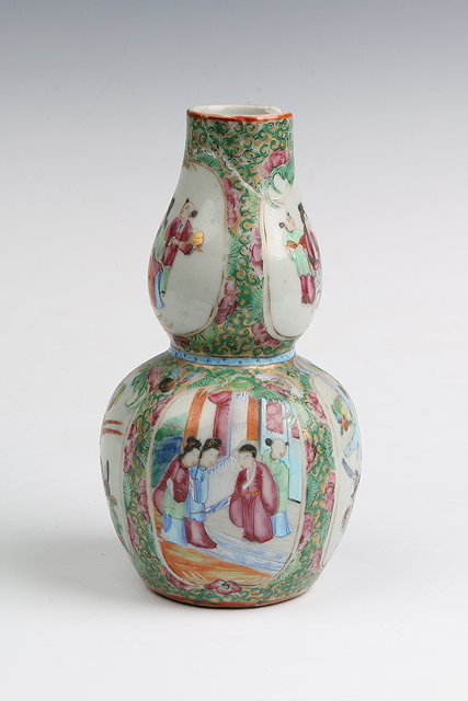 Appraisal: A TH CENTURY CANTON FAMILLE VERT GOURD VASE decorated with