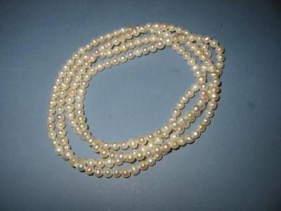 Appraisal: A FRESH WATER PEARL NECKLACE the white beads long