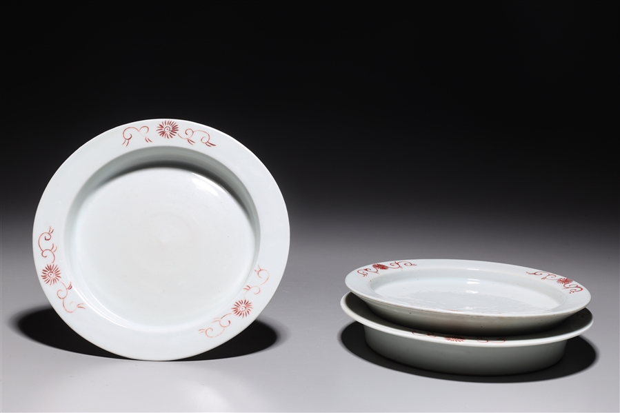 Appraisal: Group of three Chinese porcelain dishes each with four-character Hongxian