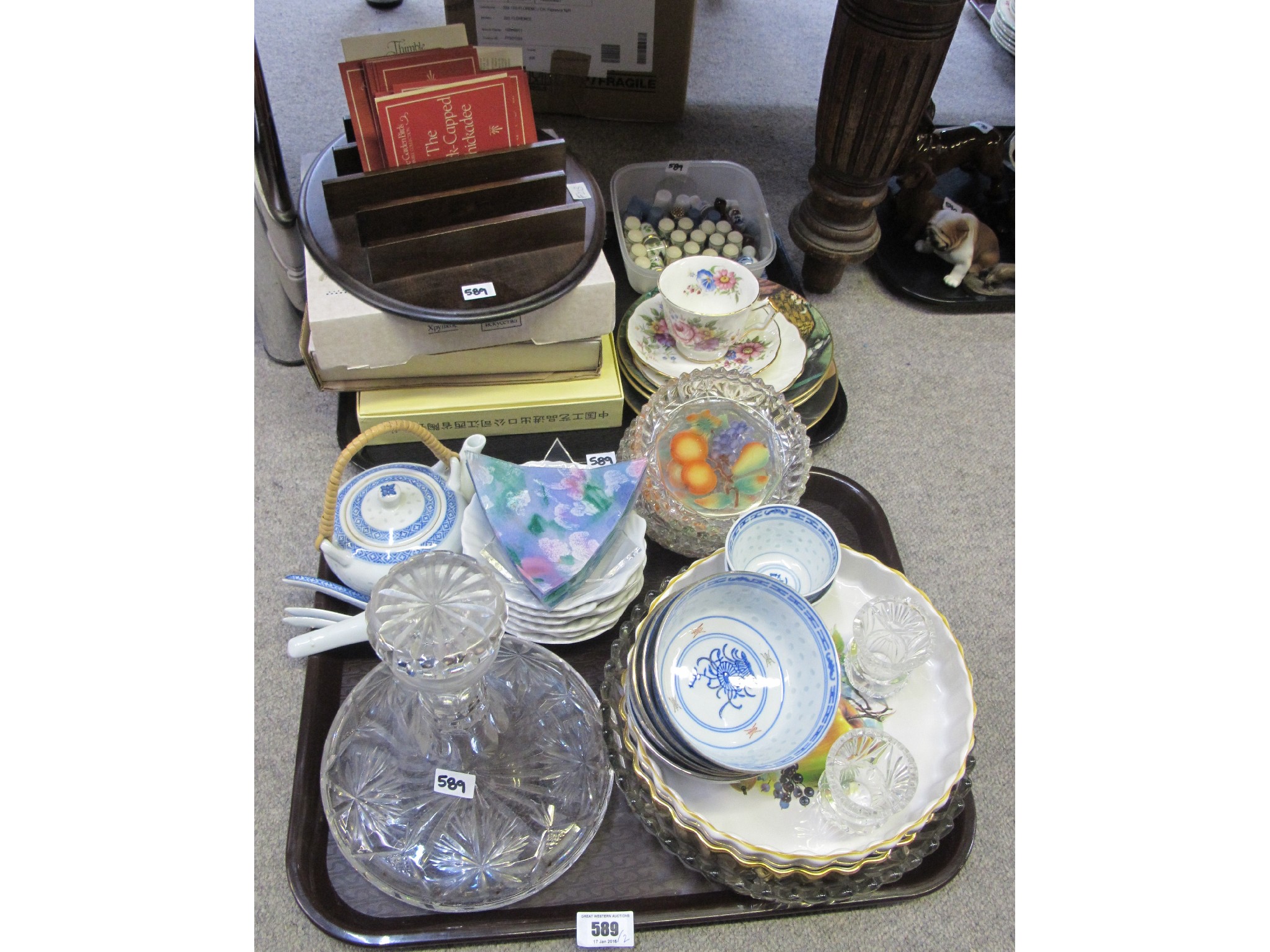 Appraisal: Two tray lots of various porcelain dinnerware items a cut