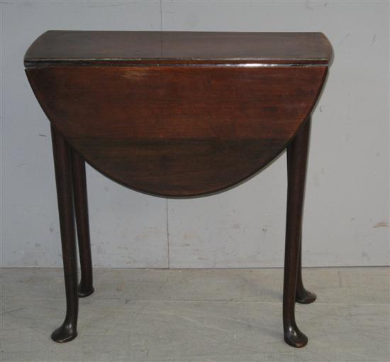 Appraisal: th Century mahogany drop leaf table raised on pad feet