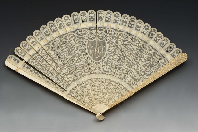 Appraisal: A CHINESE CANTON BRISE FAN with central European monogram within