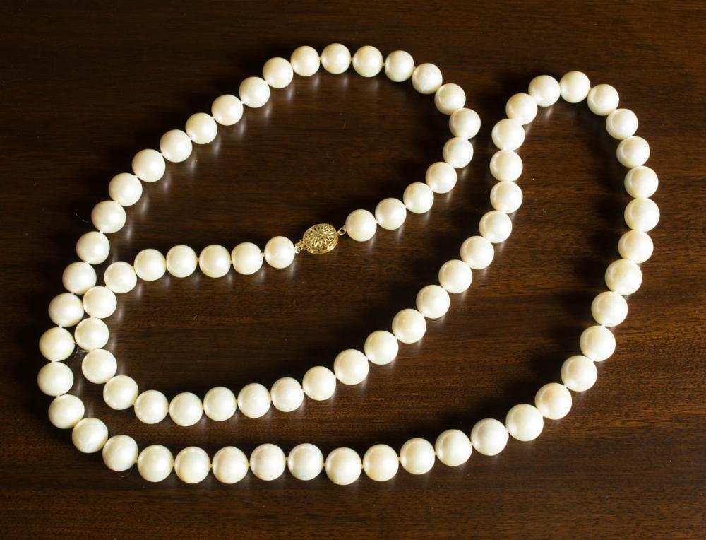 Appraisal: PEARL AND EIGHTEEN KARAT GOLD NECKLACE - hand-knotted strand of