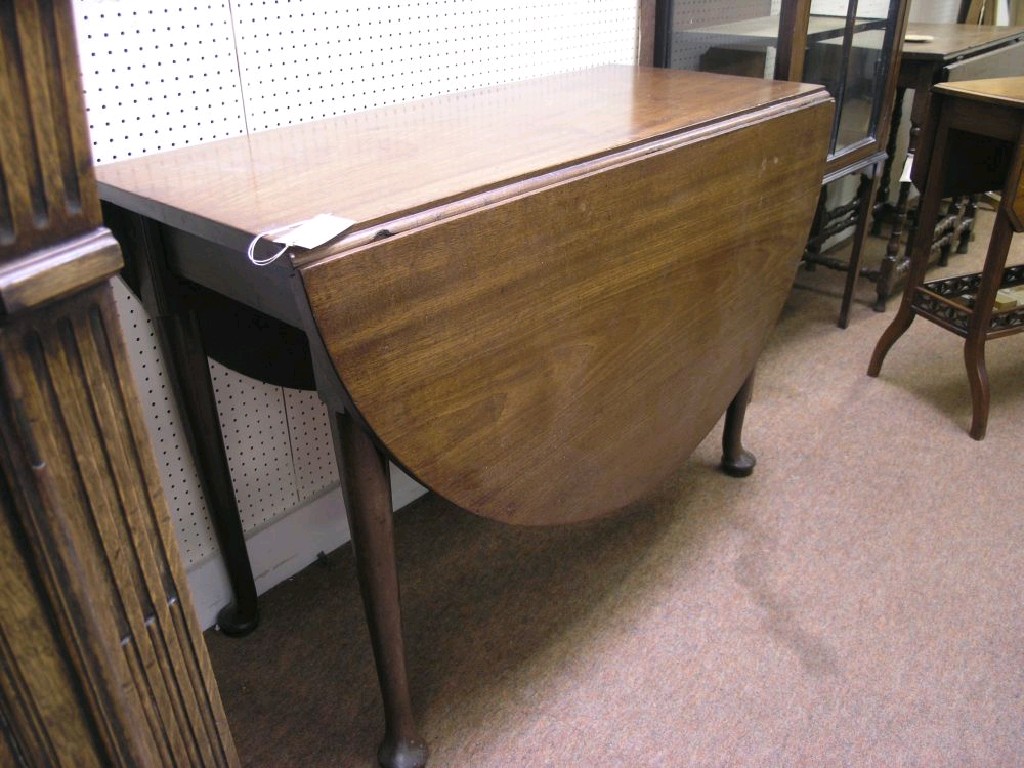 Appraisal: A mid- th century red walnut drop leaf dining table