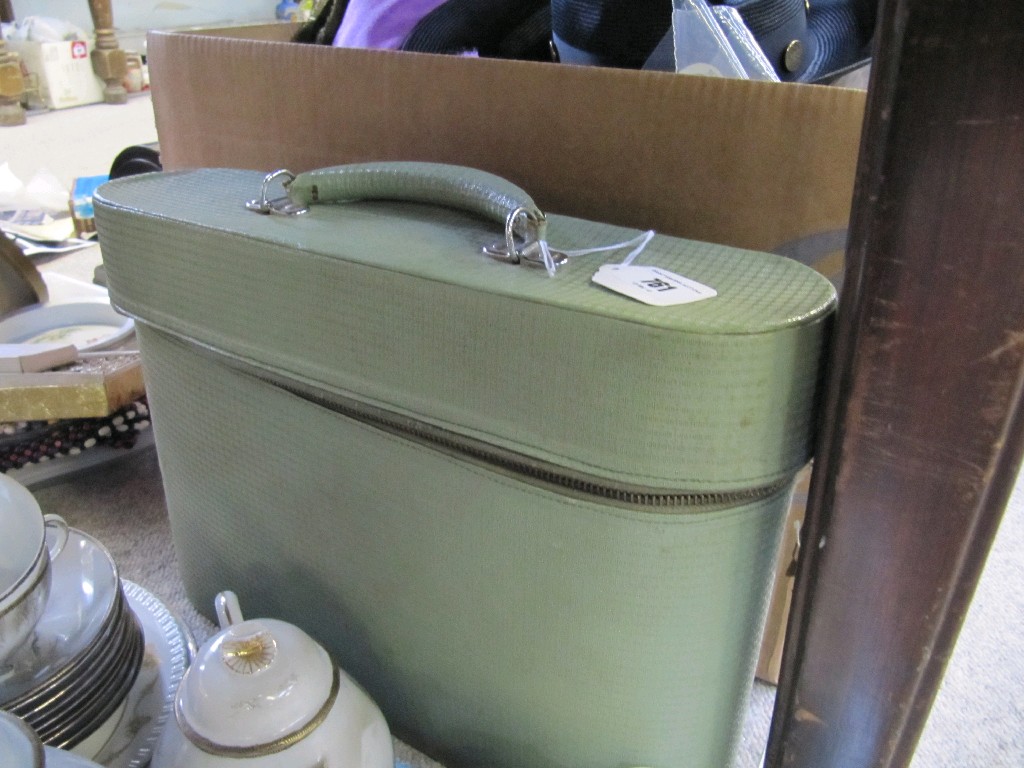 Appraisal: Cased picnic set