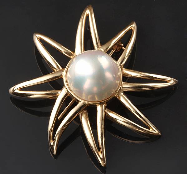 Appraisal: A mabe' pearl and k gold sunburst brooch