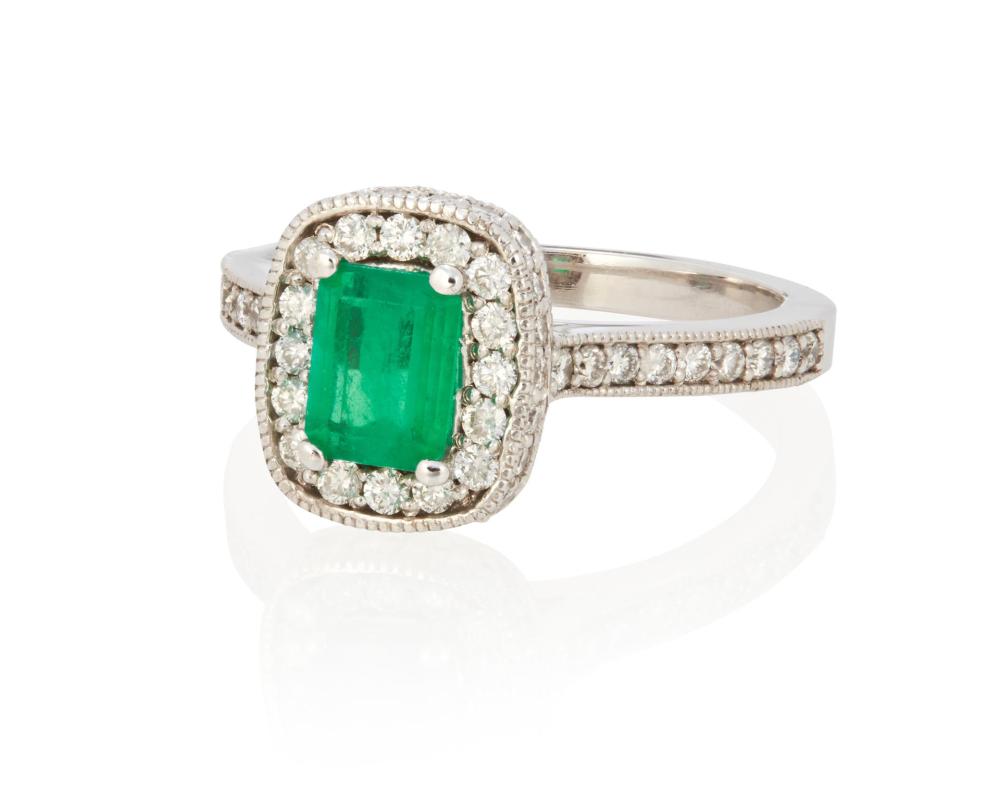 Appraisal: AN EMERALD AND DIAMOND RINGAn emerald and diamond ring k