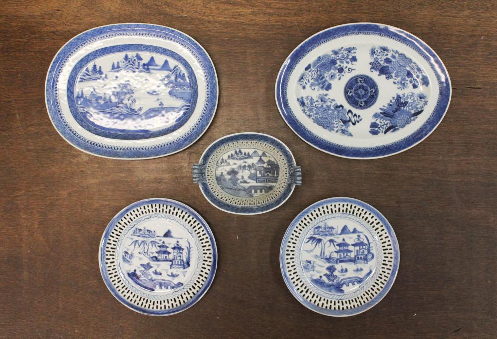 Appraisal: FIVE CHINESE BLUE AND WHITE EXPORT PORCELAIN TABLEWARE ITEMS Canton