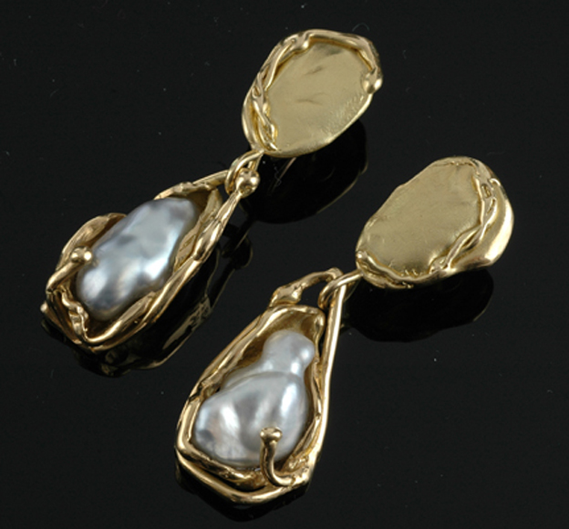 Appraisal: A pair of Keshi pearl earrings The abstract design gold