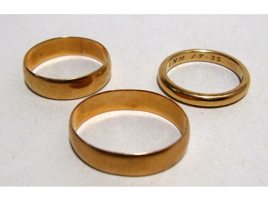 Appraisal: Three ct gold wedding bands Approx gms