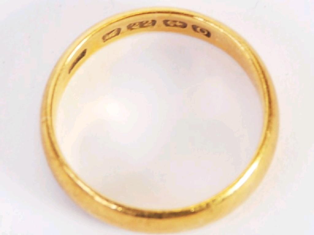 Appraisal: ct GOLD WEDDING RING approx gms EST -