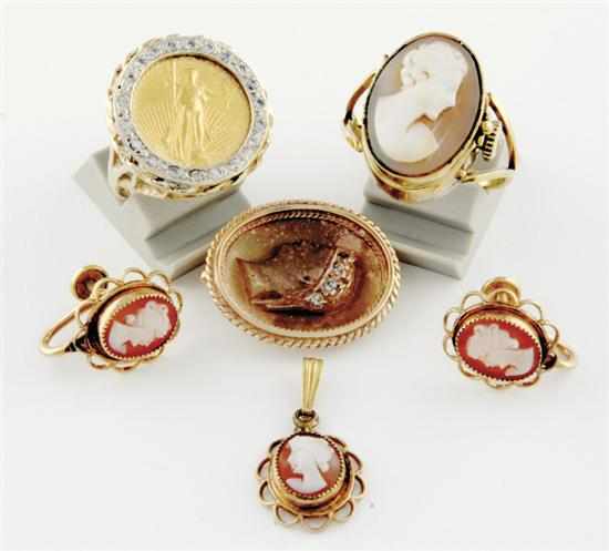 Appraisal: Collection of jewelry cameo rings brooches and pendants shell cameo