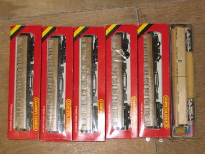 Appraisal: Five Hornby L N E R teak coaches and a