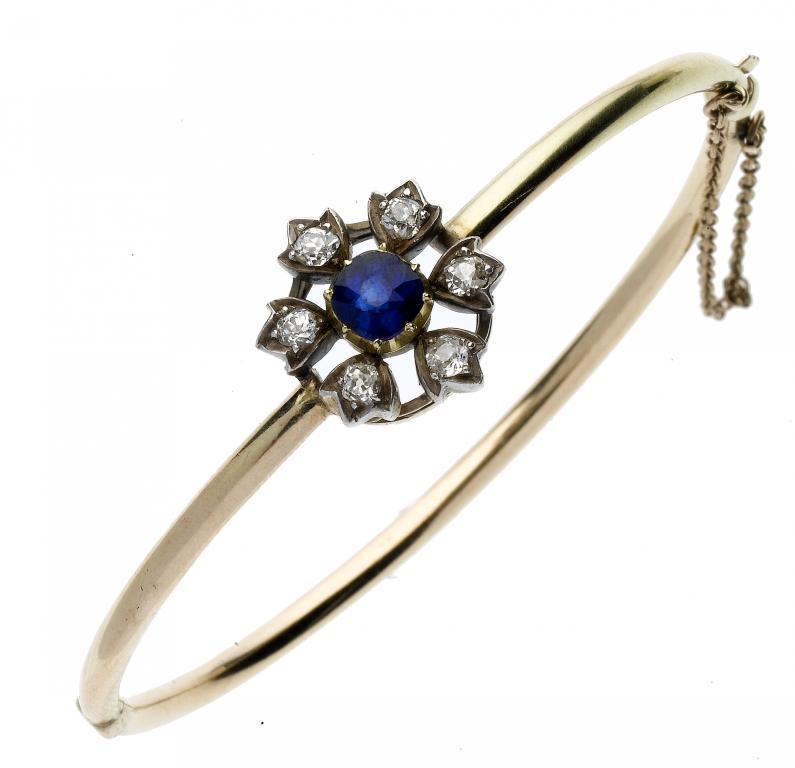 Appraisal: A SAPPHIRE AND DIAMOND BRACELET the flowerhead with cushion shaped