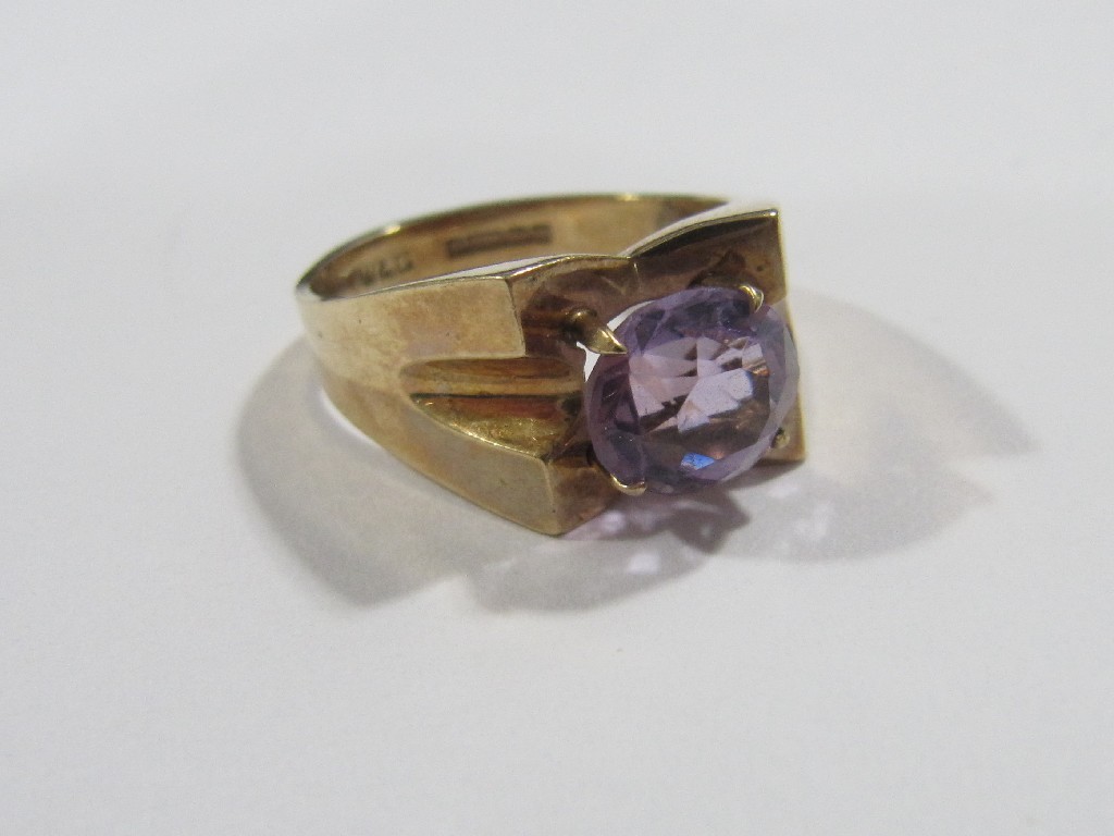 Appraisal: Nine carat gold amethyst single stone ring Ring size K