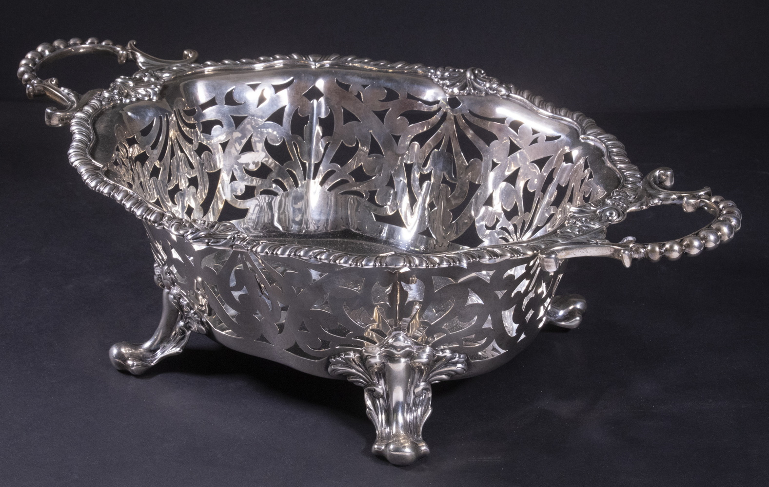 Appraisal: STERLING OVAL RETICULATED BOWL American Sterling Silver Footed Center Bowl