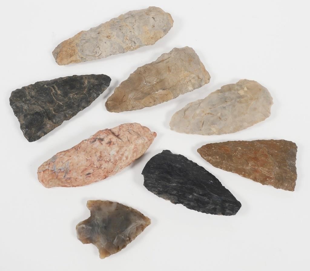 Appraisal: Collection of eight Native American Indian arrowhead artifacts Arrowheads or